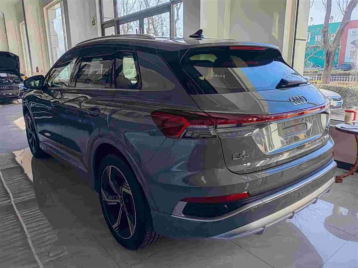 Фото 3 - Audi Q4 e-tron