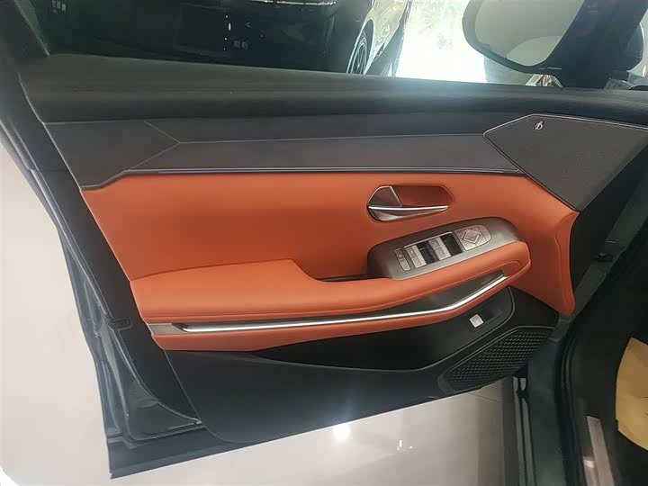 Фото 17 - BYD Tang L