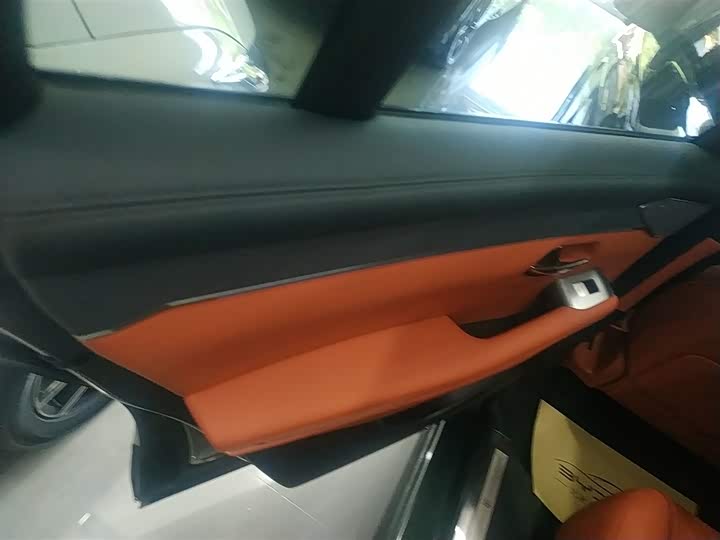 Фото 18 - BYD Tang L