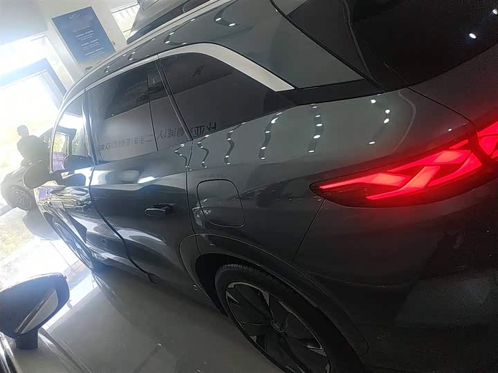 Фото 25 - BYD Tang L