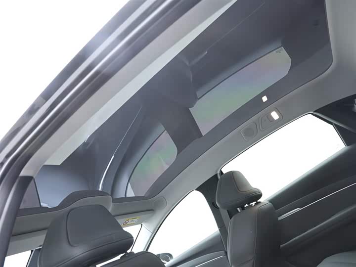 Фото 10 - XPeng Mona M03