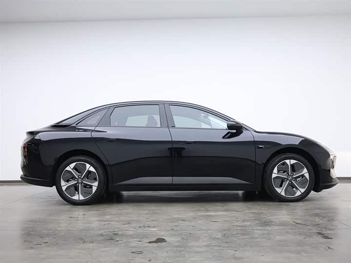 Фото 15 - XPeng Mona M03