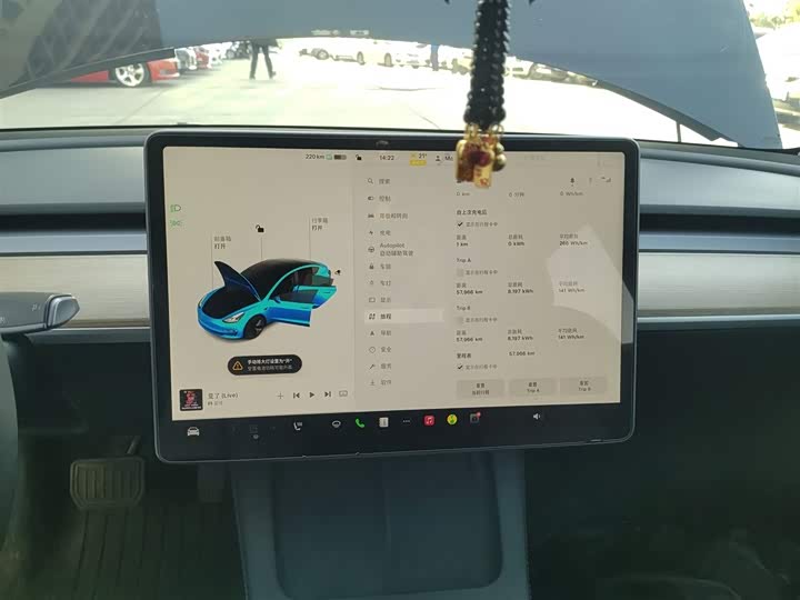 Фото 13 - Tesla Model 3