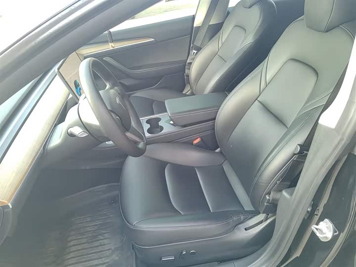 Фото 15 - Tesla Model 3