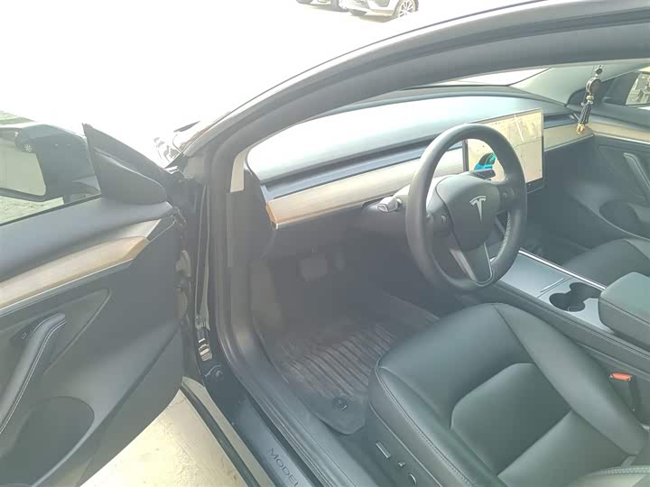 Фото 16 - Tesla Model 3