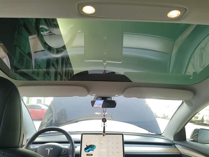 Фото 18 - Tesla Model 3