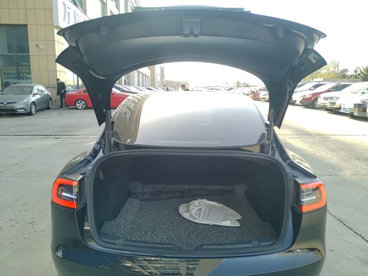 Фото 19 - Tesla Model 3