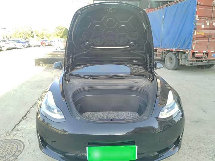 Фото 20 - Tesla Model 3