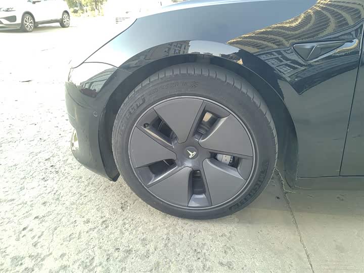 Фото 23 - Tesla Model 3