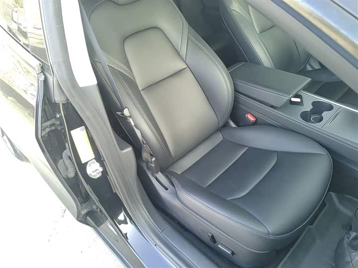 Фото 25 - Tesla Model 3