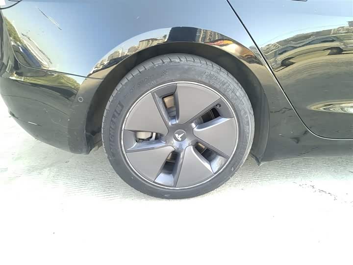 Фото 26 - Tesla Model 3