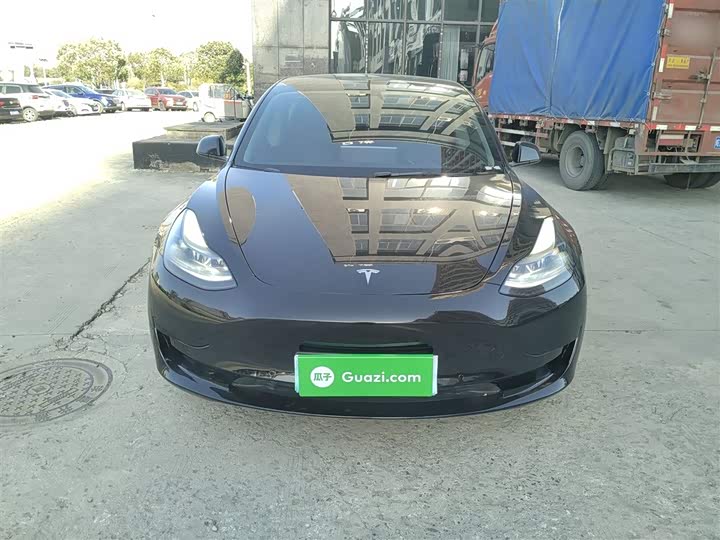 Фото 3 - Tesla Model 3