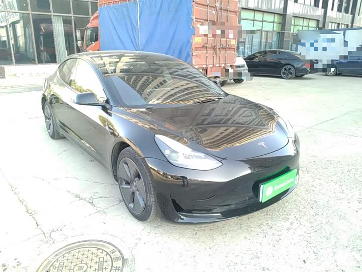 Фото 4 - Tesla Model 3