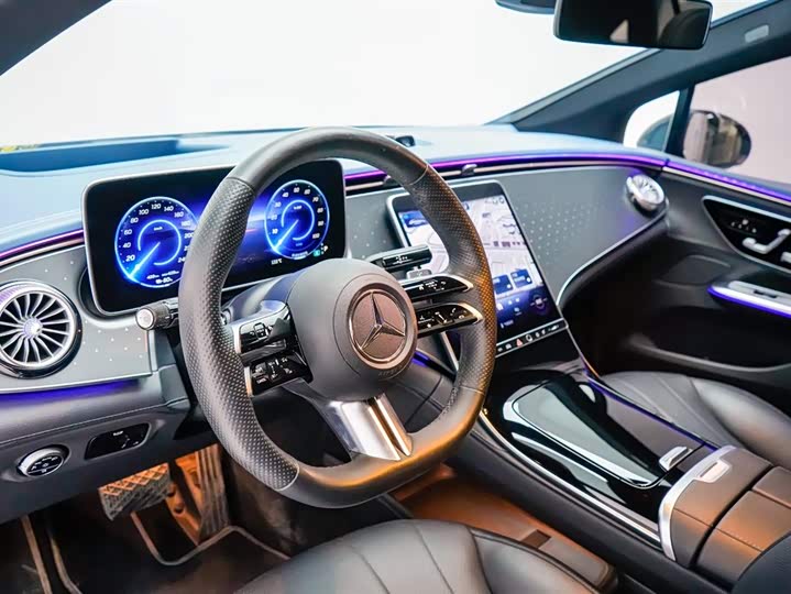 Фото 18 - Mercedes-Benz EQE