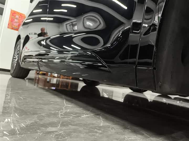 Фото 21 - Denza D9