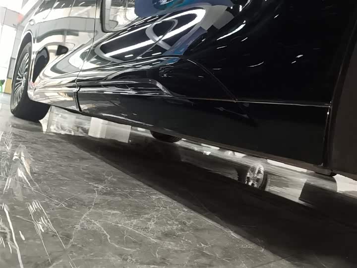 Фото 22 - Denza D9