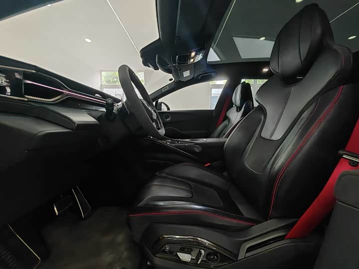 Фото 4 - Lotus Eletre