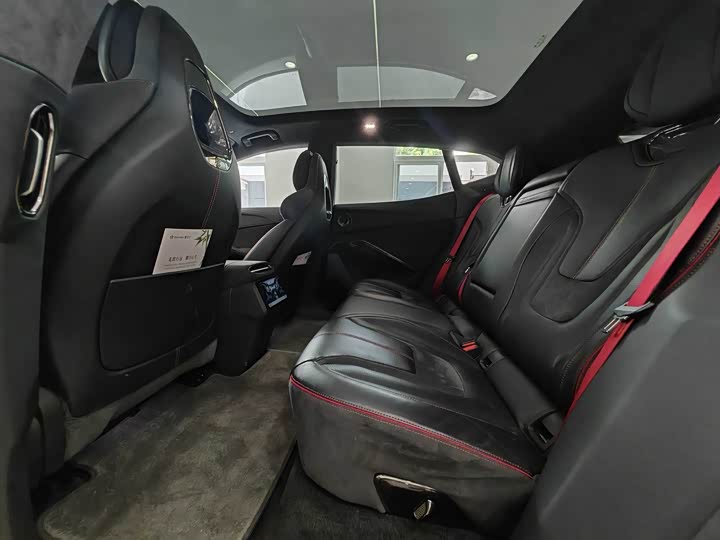 Фото 5 - Lotus Eletre