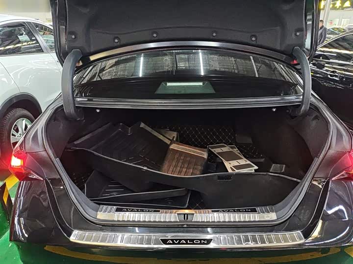 Фото 19 - Toyota Avalon