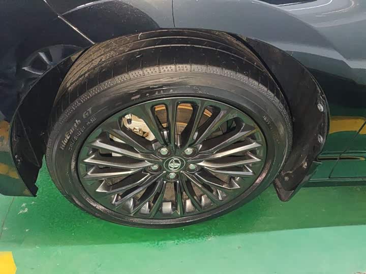 Фото 23 - Toyota Avalon