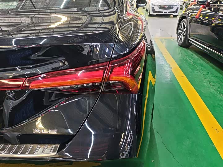 Фото 8 - Toyota Avalon