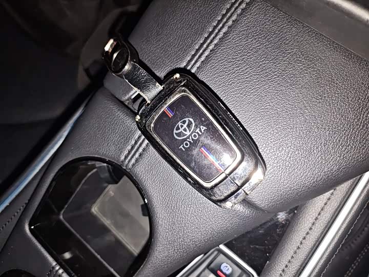 Фото 9 - Toyota Avalon