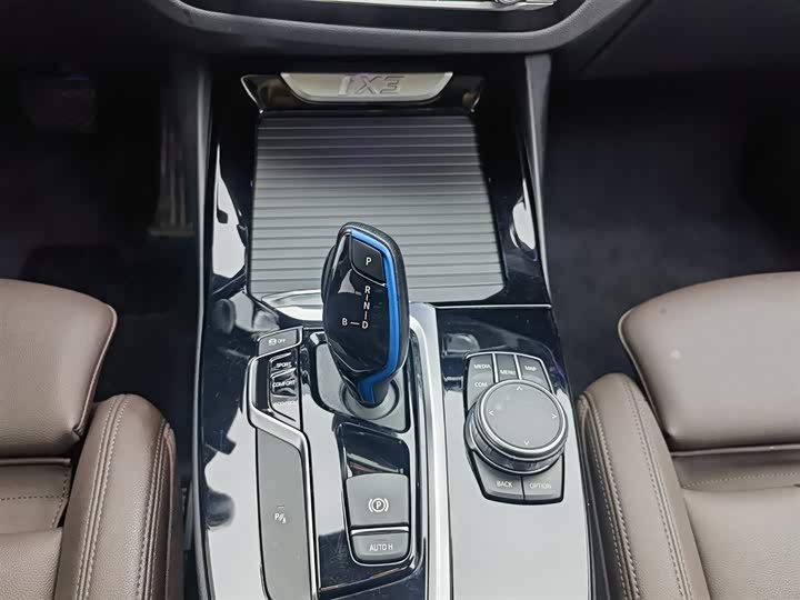 Фото 13 - BMW iX3