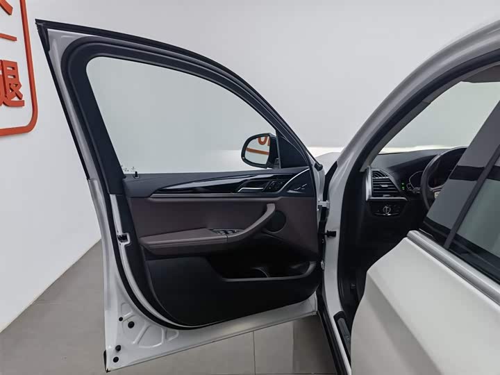 Фото 8 - BMW iX3