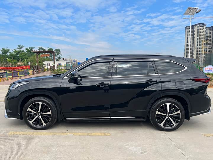 Фото 3 - Toyota Crown Kluger