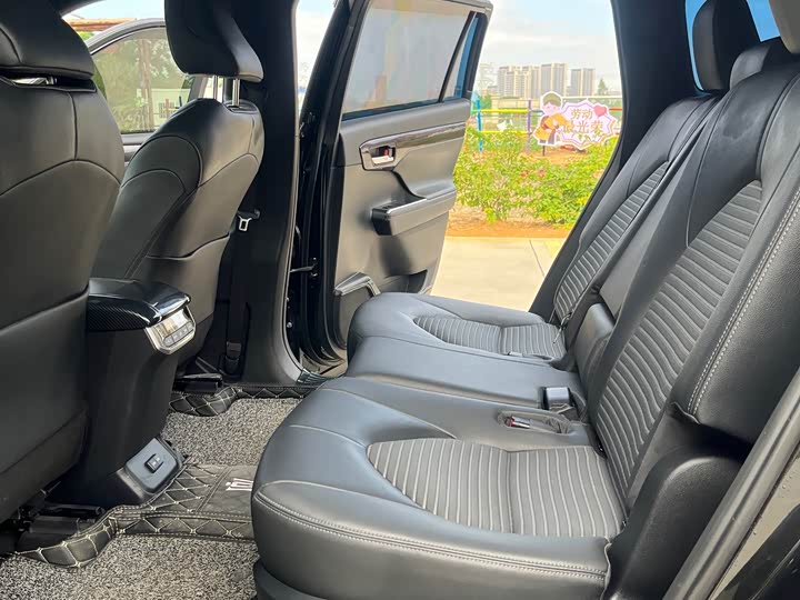 Фото 7 - Toyota Crown Kluger