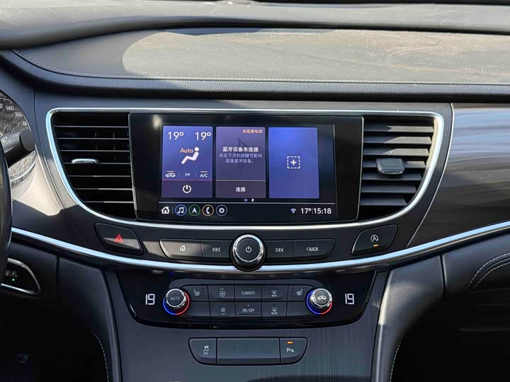 Фото 18 - Buick LaCrosse