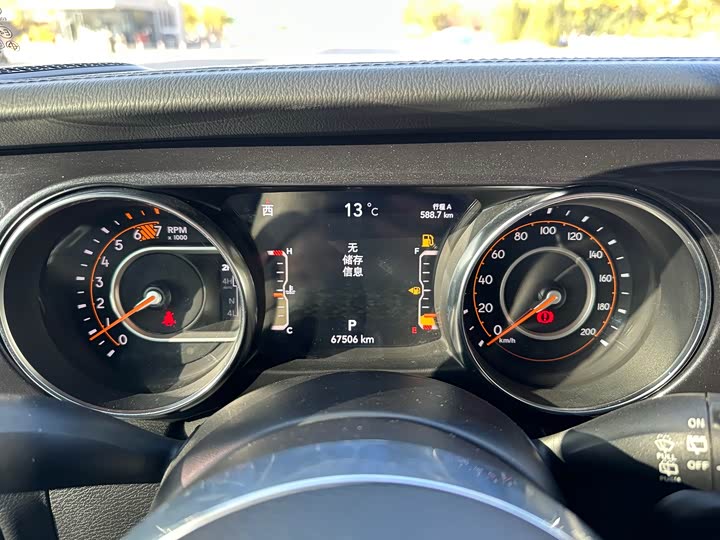 Фото 8 - Jeep Wrangler