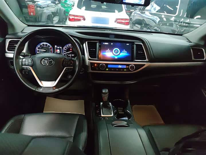 Фото 10 - Toyota Highlander