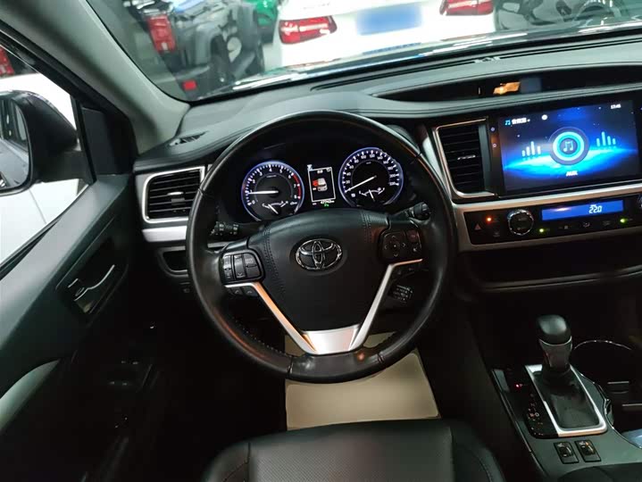 Фото 11 - Toyota Highlander