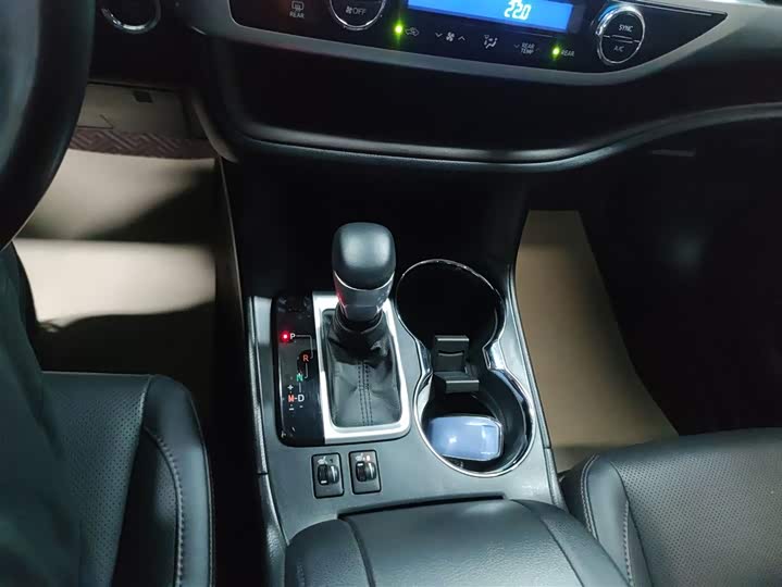 Фото 14 - Toyota Highlander