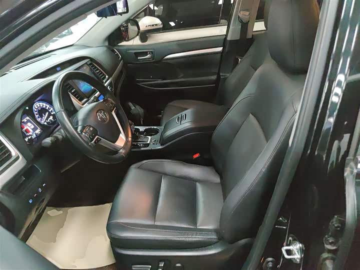 Фото 15 - Toyota Highlander