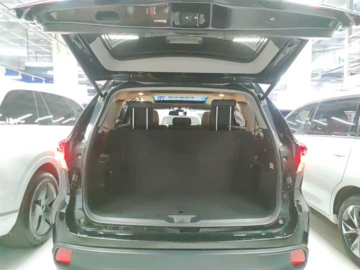 Фото 19 - Toyota Highlander