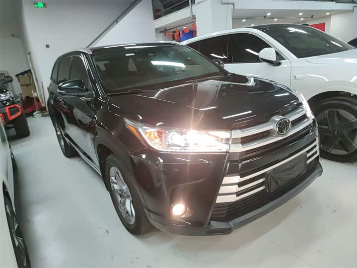 Фото 4 - Toyota Highlander