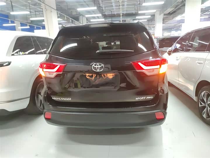 Фото 6 - Toyota Highlander