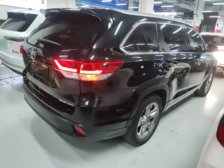 Фото 7 - Toyota Highlander