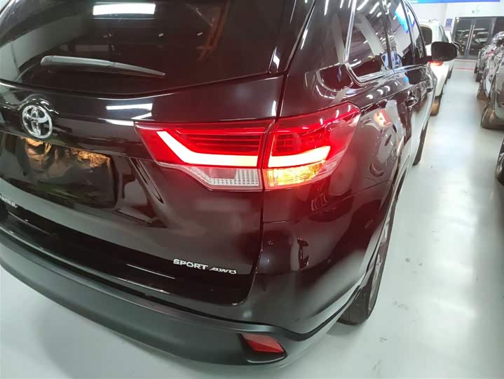 Фото 8 - Toyota Highlander