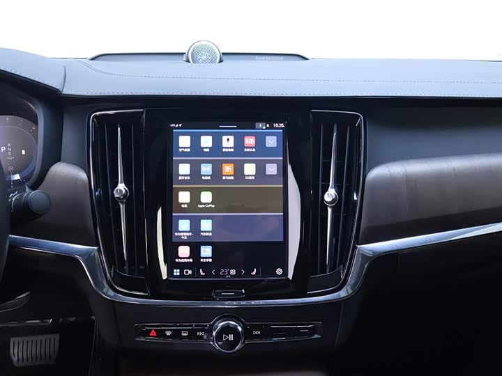 Фото 10 - Volvo S90