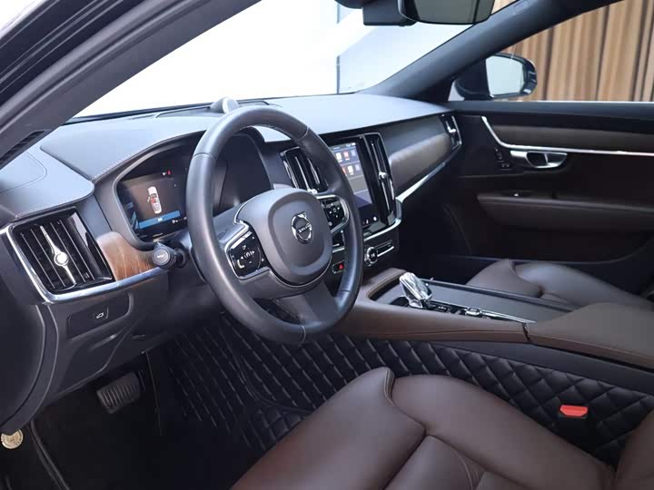 Фото 11 - Volvo S90