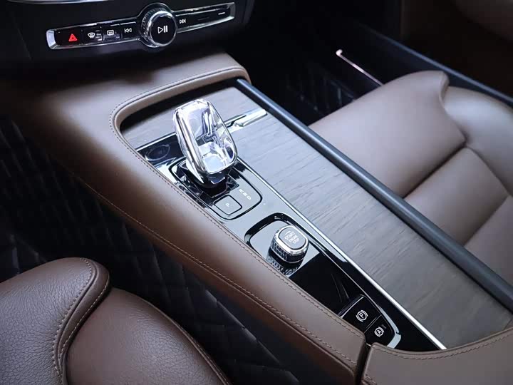 Фото 12 - Volvo S90