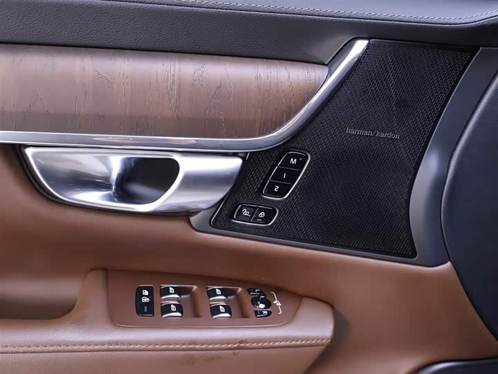 Фото 17 - Volvo S90