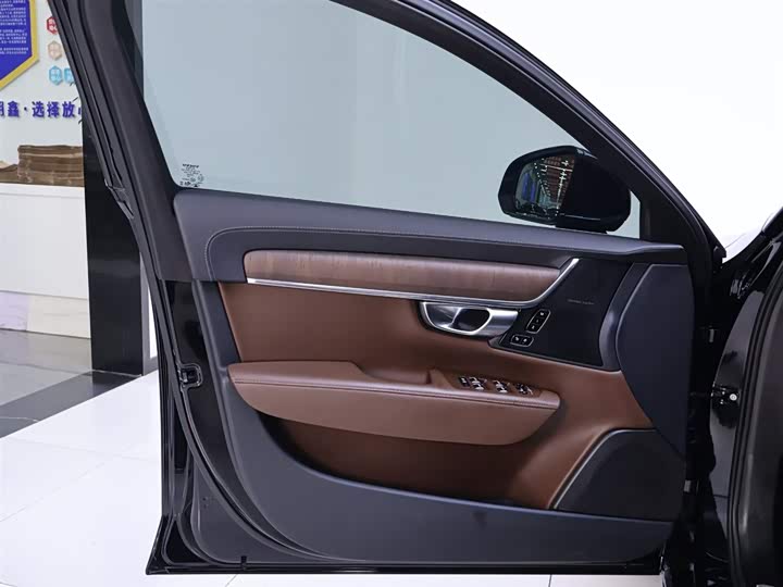 Фото 18 - Volvo S90