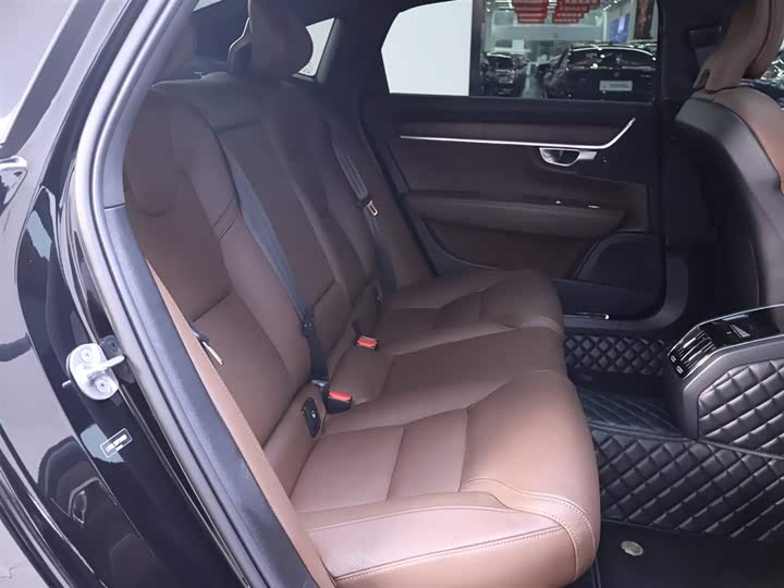 Фото 21 - Volvo S90