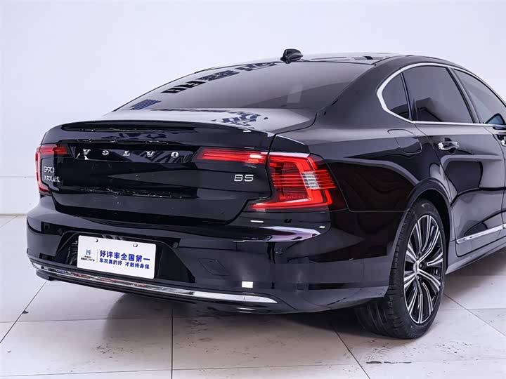 Фото 8 - Volvo S90
