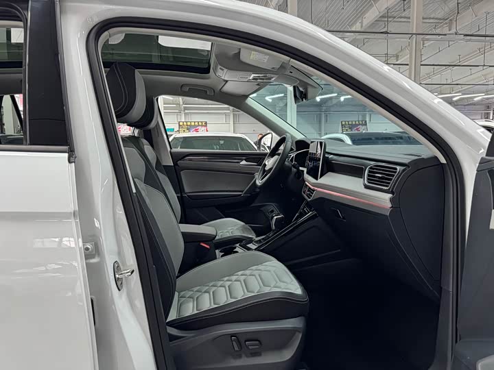 Фото 19 - Volkswagen Tayron