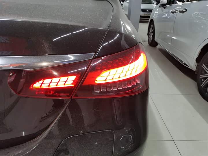 Фото 8 - Mercedes-Benz E-Class Hybrid